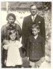 Georg Stern mit seinen Eltern und seiner Schwester Eva in Raab, ca. 1925. Mit freundlicher Genehmigung durch Rosemarie Stern (Wien).